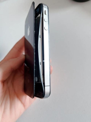 苹果手机鼓包严重还可以继续用？IPhone 5鼓包能用多久