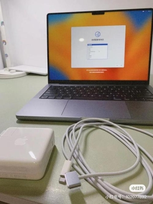 新买的MacBook Pro硬盘通电时间有44小时正常吗是不是翻新机，是未激活的还是循环充电1次？macbook翻新机能用多久