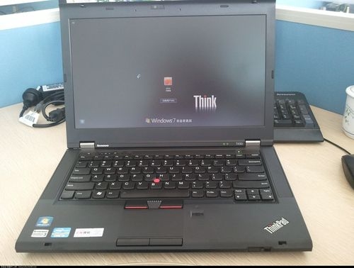 你好，我的Thinkpad T430i接到投影仪怎么一直闪,屏幕反复跳，系统发出不停的在插拔某个外接设备的提示音？（t430i 外接显卡）