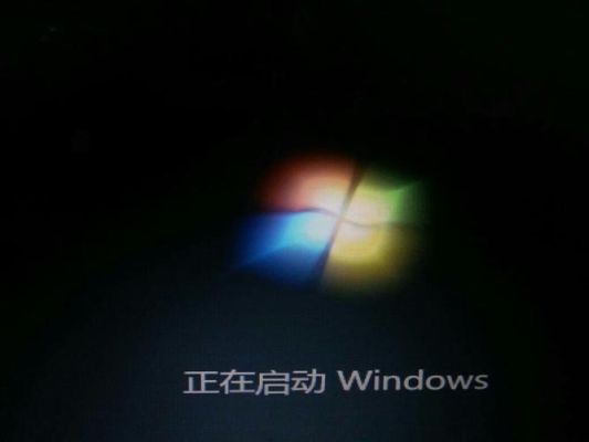 求助！电脑开机时显示windows正在启动的时候，需等待大约30秒？（win8快速启动多久）